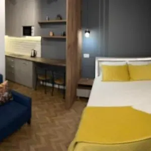 Florent's Superb Studio, Free Parking & Garden!! Tirana